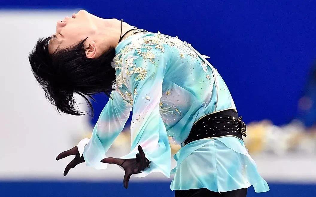 优雅身姿成就传奇(羽生结弦:王者落幕,用身姿书写冰面上的美丽传奇)