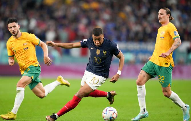 最近有什么足球比赛（世界杯最新战报：法澳战成4：1，阿根廷大冷门1：2负于沙特！墨西哥和丹麦均0：0战平对手；C罗正式离开曼联足球俱乐部）