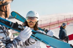 会滑冰的人滑雪难么（冬奥会刮起滑雪风，滑雪没这么简单，小心变成“骨爱折”）-华海博客