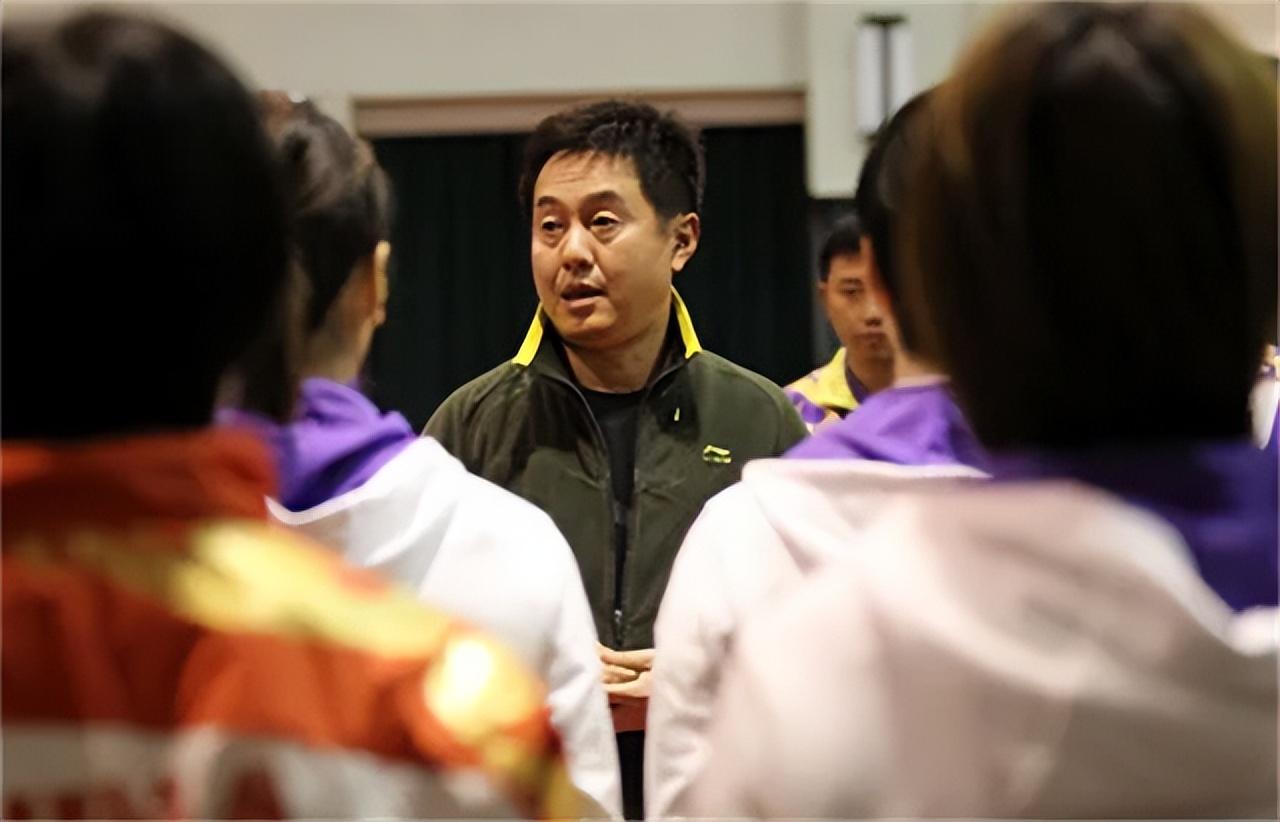 侯英超前女友李楠施之皓（施之皓近况：二婚娶弟子李楠，赴巴新执教，如今面容尽显苍老之态）