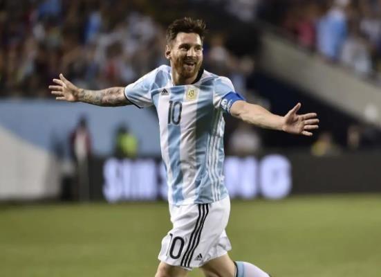 现在世界足球巨星排名前十名是谁（梅西第1+C罗第3，足坛百大巨星前十出炉，这个排名是否合理？）