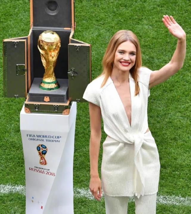 巴西世界杯开幕式模特(盘点各国“国宝级”超模,吉娘娘正和老公闹离婚,水果娜不敢现身)