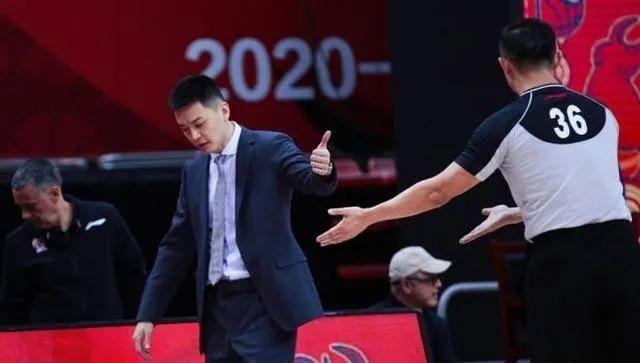 cba2020裁判名单（CBA裁判作弊被抓了？！离大谱的“名哨翻车记”）