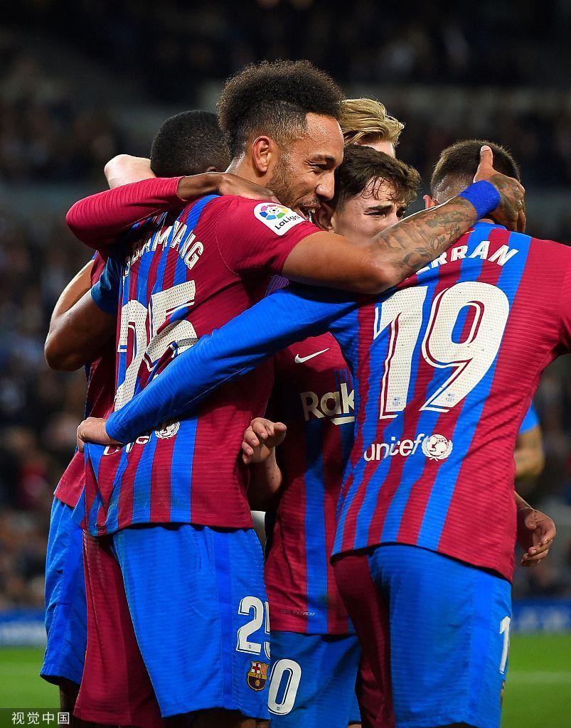 费兰助攻奥巴梅扬破门（西甲-巴萨1-0皇家社会 费兰助攻奥巴梅扬头球破门）