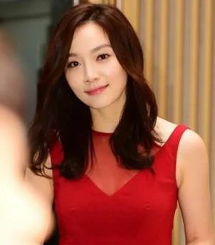 我丈夫能踢到50岁(美过宋慧乔,被丈夫砍断手指踢至流产,结婚13天离婚,45岁仍单身)