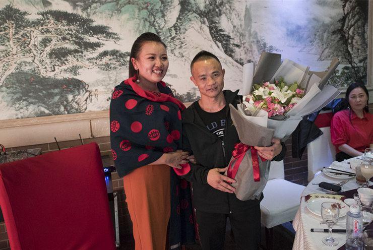 cba哪个球员女友矮（中国体坛5大矮个冠军：妻子不仅美艳还比老公高，最后一位仅1米55）