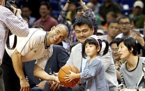 姚明叶莉会生二胎吗（姚明叶莉会生第二个孩子吗？面对记者提问，姚明的回答感动所有人）