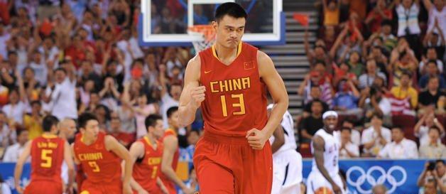 2008年篮球美国vs中国比分(08年奥运会中国队对美国队:科比13分,詹姆斯18分,那姚明呢?)