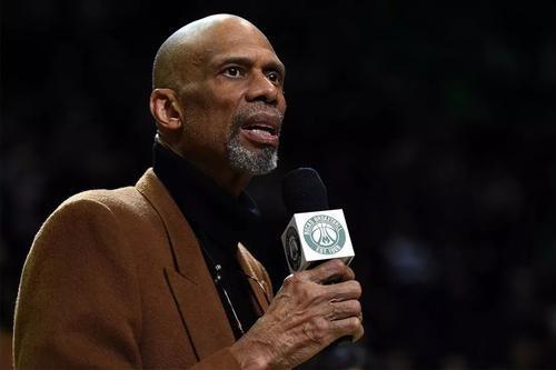 球员总有暮年时(岁月的痕迹!盘点NBA五大高龄全明星:英雄迟暮还是梦回巅峰?)