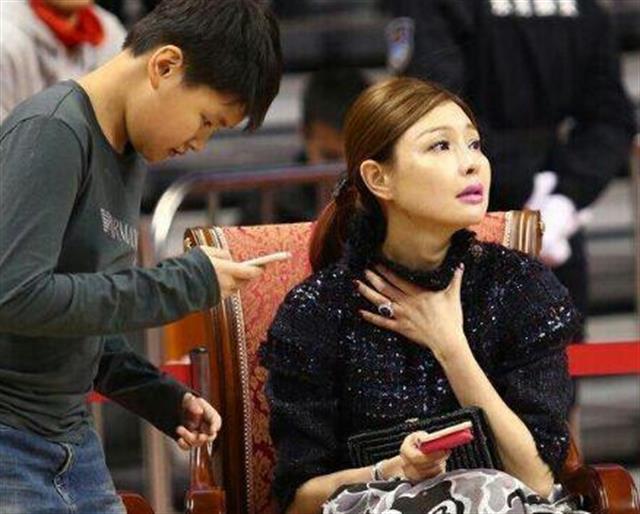 宏远老板娘宏远老板娘吴迪简介(吴迪:易建联的老板娘)