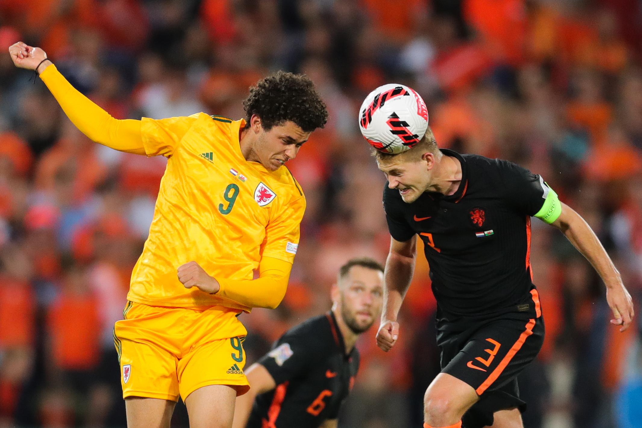 荷兰2022世界杯球衣谍照(卡塔尔世界杯·32强巡礼|范加尔三度挂帅 荷兰队期待重振雄风)