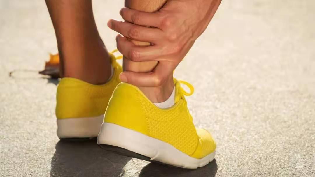 足球运动员容易哪里受伤（5 种常见的足球运动损伤，骨科医生来支招）