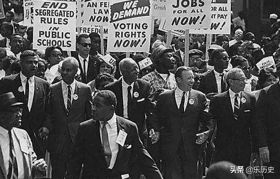 跳水为什么没有黑人(黑人不擅长游泳、跳水?是种族原因还是认知偏见)