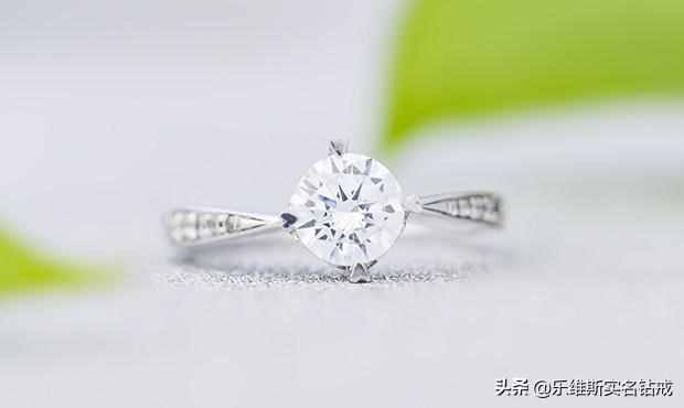 怎么挑选钻石戒指（买钻戒应该如何挑选）