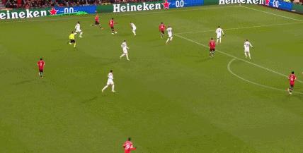 范德贝克失误送礼(齐达内红魔首秀…)