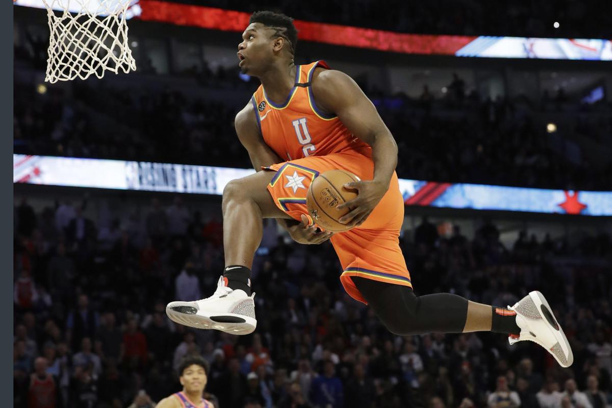 詹姆斯指导新秀锡安时（生涯第一次面对詹姆斯，锡安怎么就交出了这样的答卷）