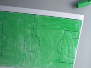 怎么做足球场上面的小人(孩子在家的指尖足球赛,制作竟然如此的简单,一起来看看)