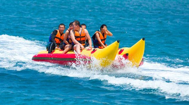 在哪里可以游艇拍照(2022年三亚游艇出海有哪些海上娱乐项目最值得期待和体验?)