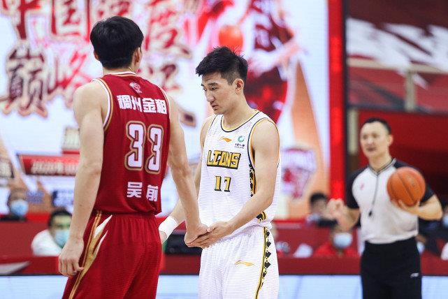 cba和ncaa哪个好(CBA比NCAA强?易建联这个无助的背影,是中国篮球永远的痛)