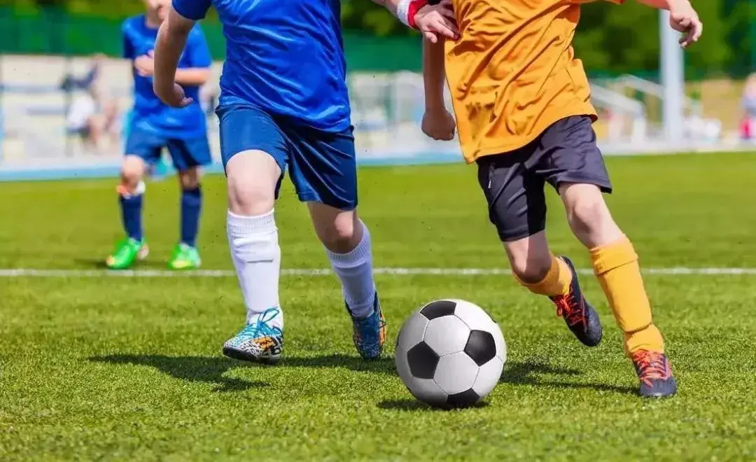 足球运动员容易哪里受伤（欧洲杯激战，这5种常见的足球运动损伤你不可不知）-华海博客