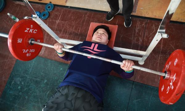 一切按计划进行着（“所有人都平安，一切按计划进行”，中国田径稳步备战奥运）