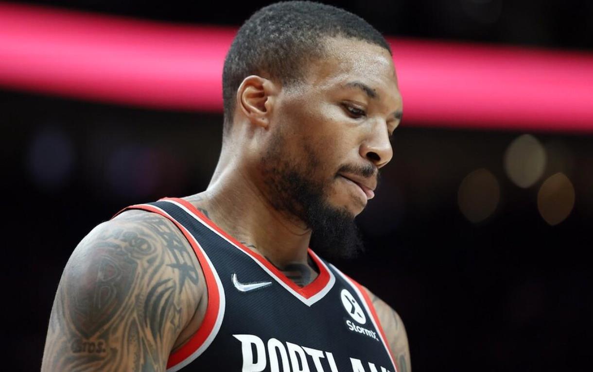 利拉德和开拓者完成续约合同了吗（说我是最烂合同？利拉德夺联盟首个周最佳 32岁他迎来最强版本）