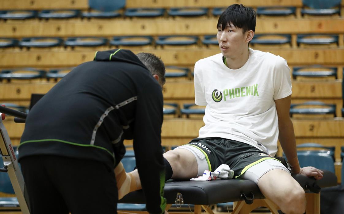 中国篮球球员(中国男篮12人大名单出炉!周琦、郭艾伦领衔,日本队2NBA球员缺阵)