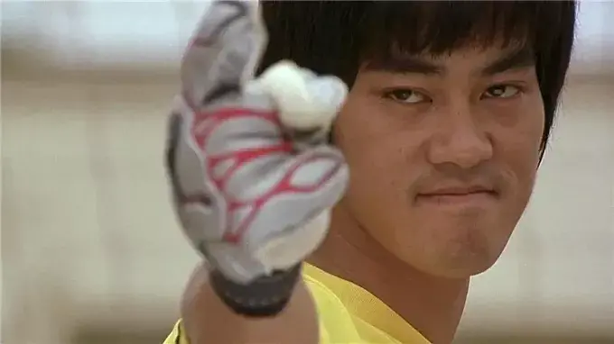 足球比赛都是在演戏吗（《少林足球》幕后：赵薇被骂，内地禁映，周星驰和投资人打官司）