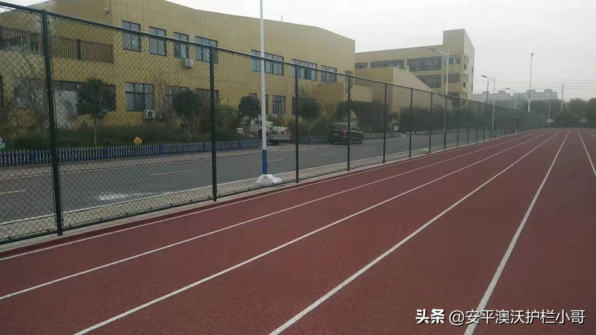 篮球网怎么快速套上(教给大家一个生活中安装篮球场护栏网的小技巧)