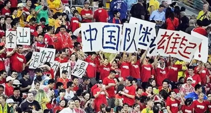 乌龙球怕是中国队进的最多了吧（国足“乌龙球”踢进自家球门，里皮愤然辞职，中国足球真没戏了？）