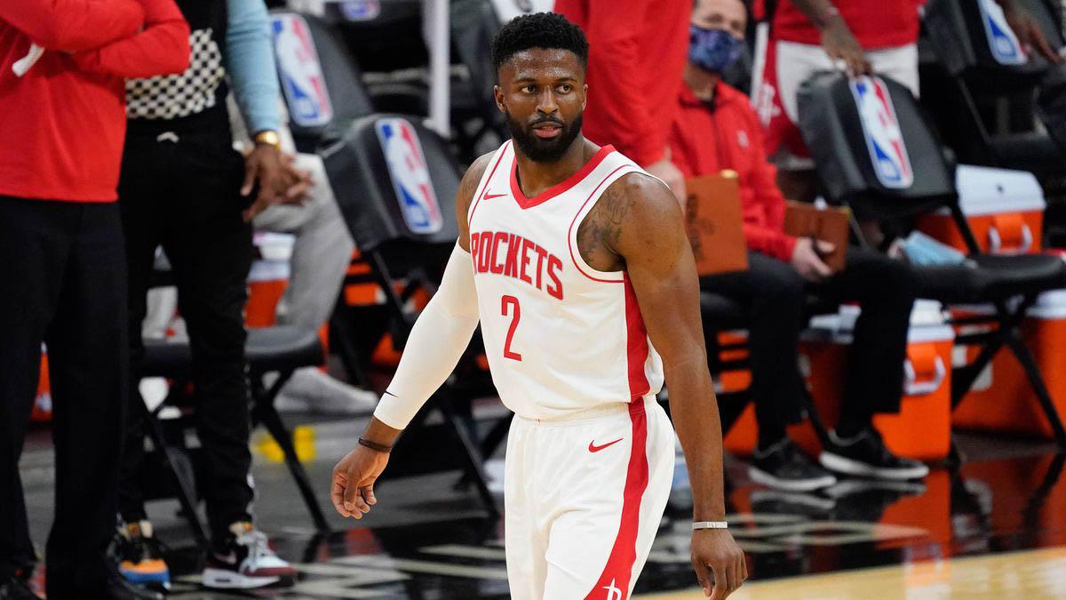 是继续留队还是先签后换（火箭两弃一签！悍将1500万留队，19+8大将转会活塞，布朗也出走）