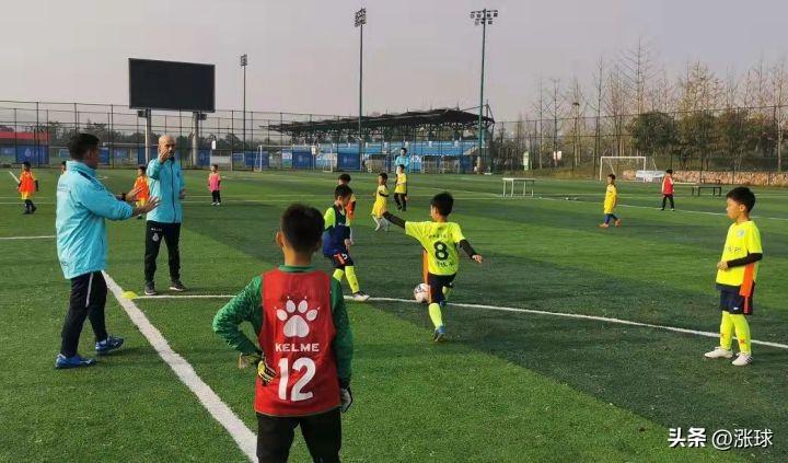 足球攻防转换速度（「足球教练周刊」第4期：攻防转换 - 附赠20套攻防转换主题训练教案）