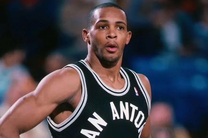 nba马刺队球员名单(马刺职业生涯场均得分最高的十名球员,德罗赞第二伦纳德第九)