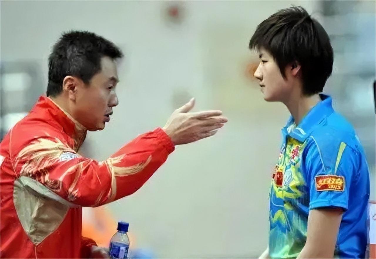 侯英超前女友李楠施之皓（施之皓近况：二婚娶弟子李楠，赴巴新执教，如今面容尽显苍老之态）