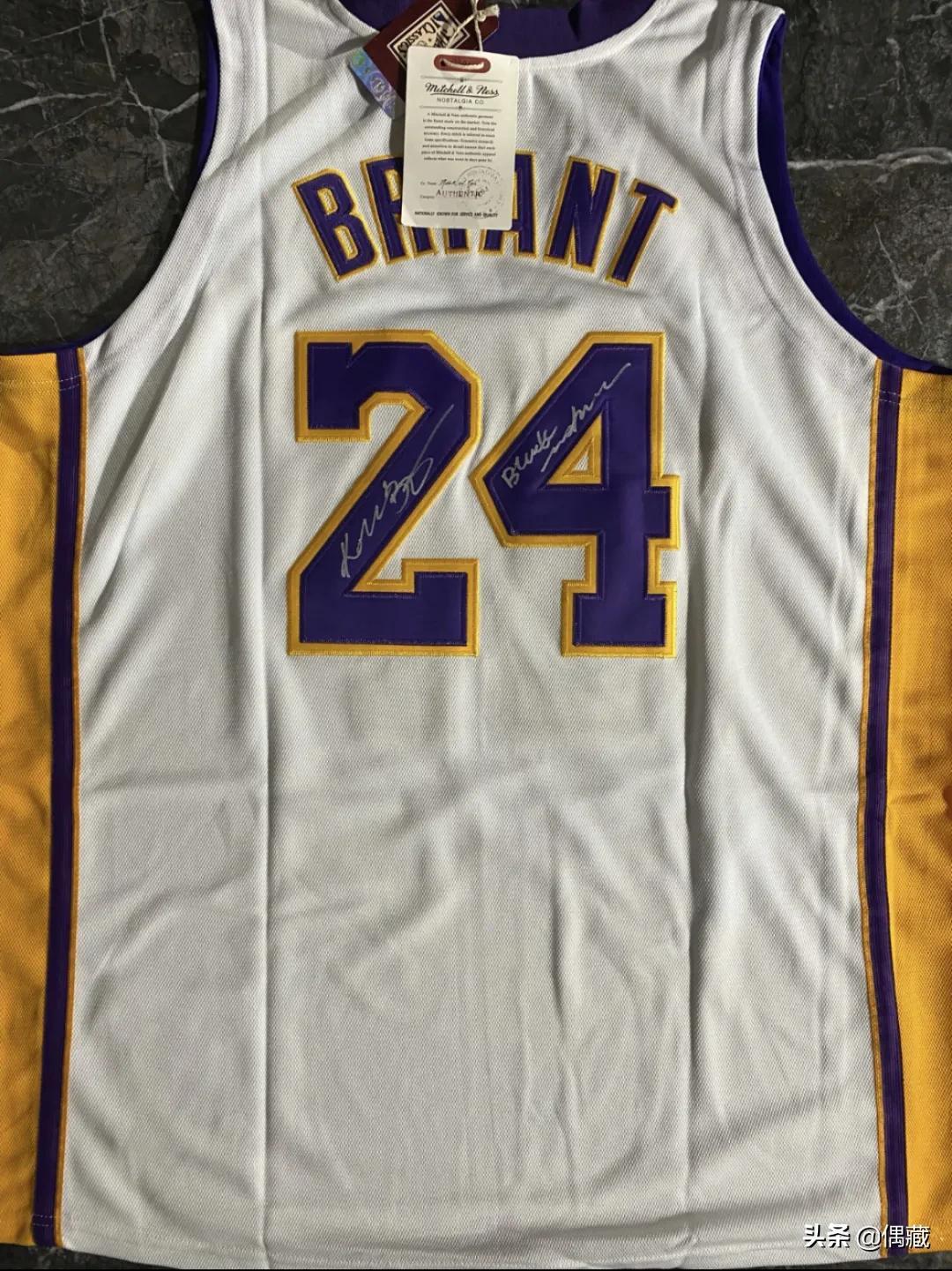 nba球衣怎样识别真假(如何分辨科比亲签真假?这里可能有你要的答案)