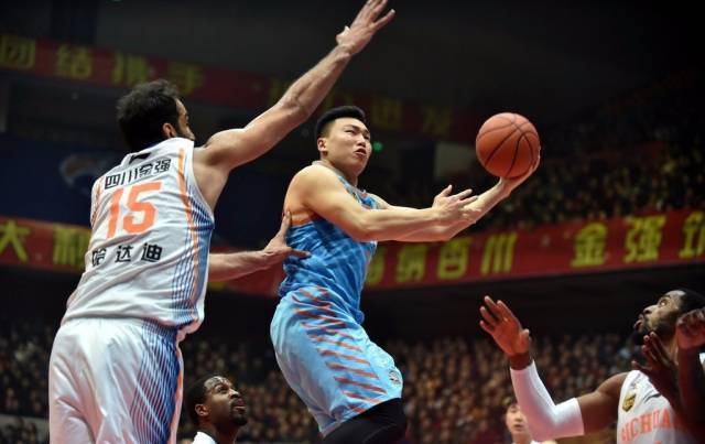 2017cba哪个队得第一（厉害了，李根！再创一个“第一”，成为CBA首位在两支球队都夺冠的球员！）