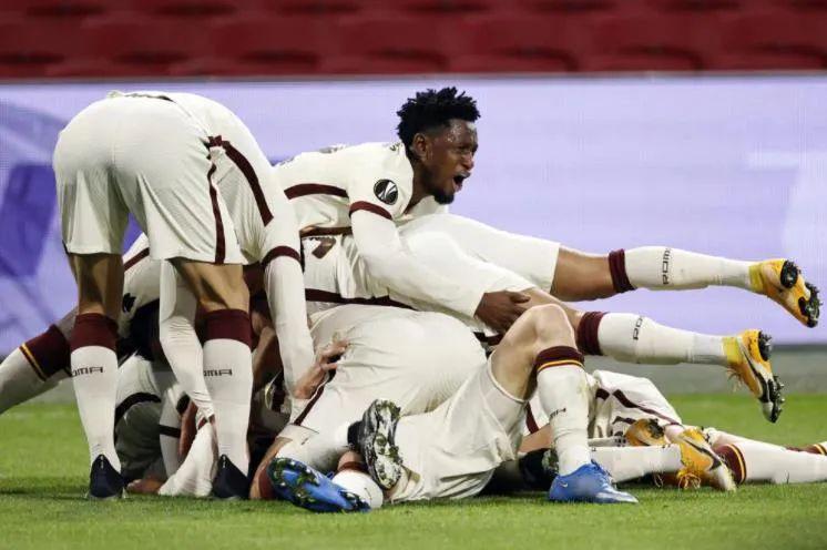 罗马终止阿贾克斯24场不败（1-0到1-2，逆转！欧冠4冠王被绝杀，24场不败纪录遭终结）