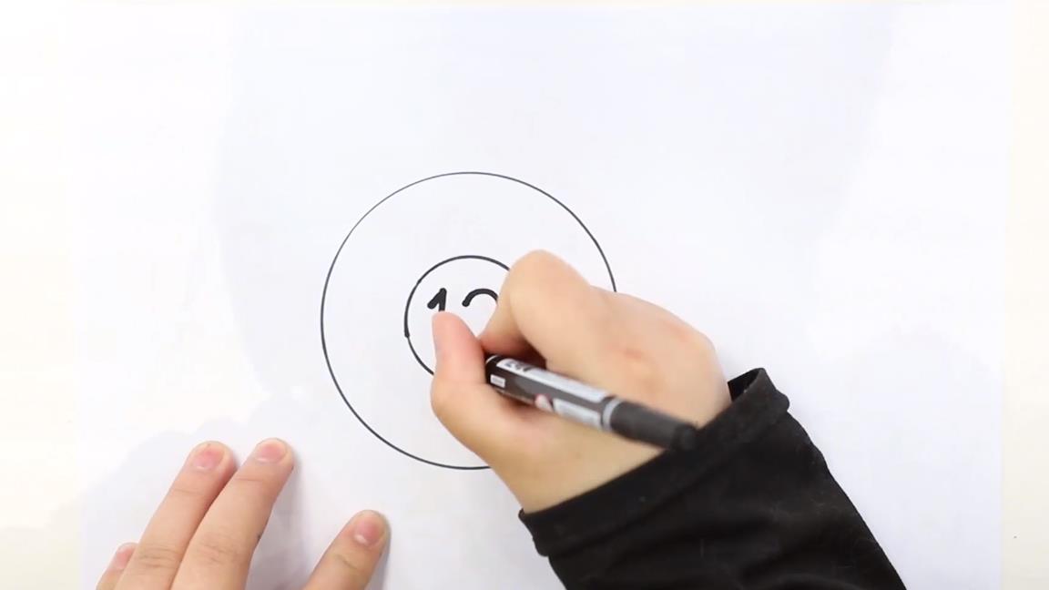 足球怎么画简笔(画球简笔画)