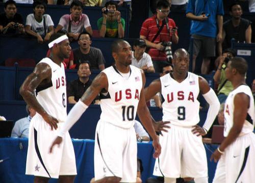 2008年篮球美国vs中国比分(08年奥运会中国队对美国队:科比13分,詹姆斯18分,那姚明呢?)