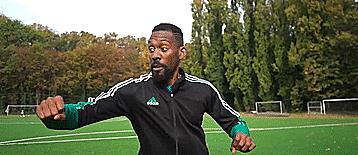 足球怎么打单边(三个所有球员都必须要掌握的足球技巧)