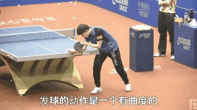 乒乓球如何摩擦球(想把球发转,挥拍摩擦球时要有这个曲度,不用上台,在家就能练)