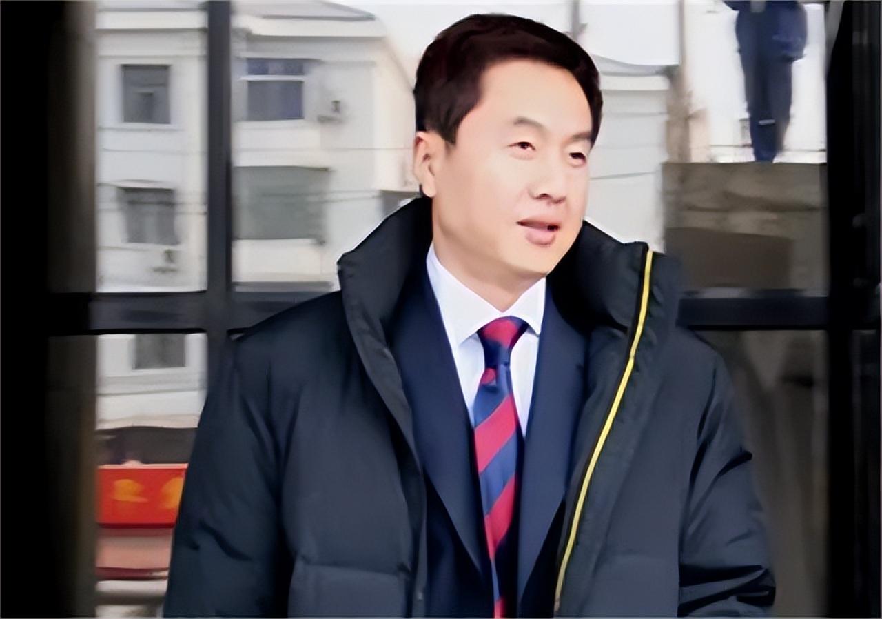 侯英超前女友李楠施之皓（施之皓近况：二婚娶弟子李楠，赴巴新执教，如今面容尽显苍老之态）