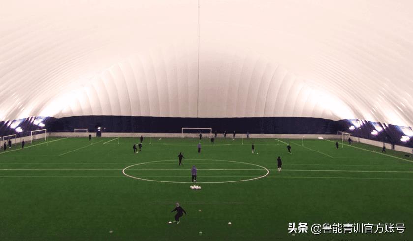 足球打气多少合适压力（揭秘气膜球场：在“大棚”里，你甚至可以踢足球）