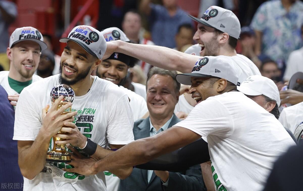 整体阵容缺陷暴露(机会来了!绿衫军阵容存在一大致命缺陷,库里拿FMVP希望大增)