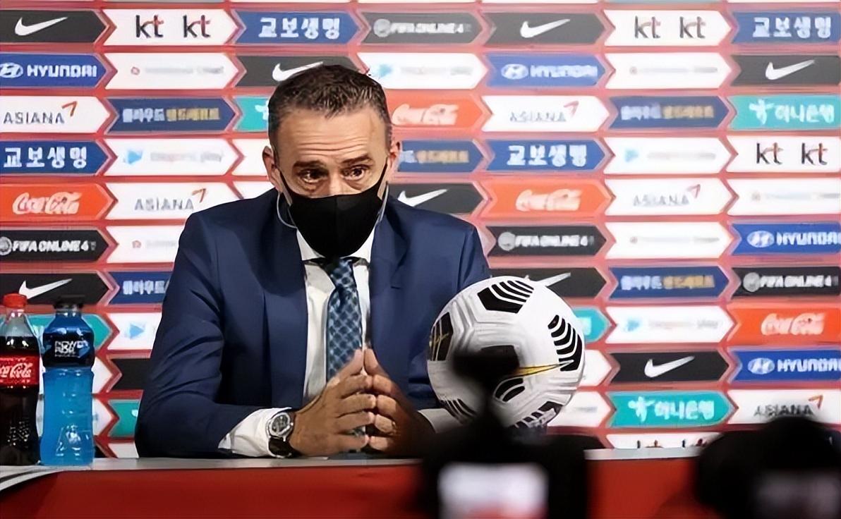 世界杯两强预测(卡塔尔世界杯在即,日韩两强各有烦心事)