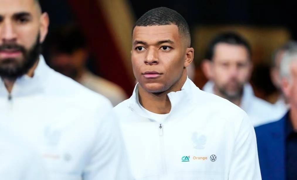 巴西球王内马尔有多帅(与姆总监对着干!巴黎新帅:内马尔必须留下)