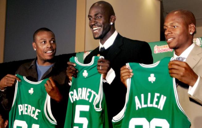 森林狼三巨头是谁出的（07年加内特被森林狼交易，为了组建三巨头，绿军付出什么筹码？）