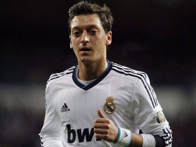 配上现在齐达内的体系（从齐达内放弃厄齐尔开始，他的欧冠三连冠体系，就已经初步形成了）