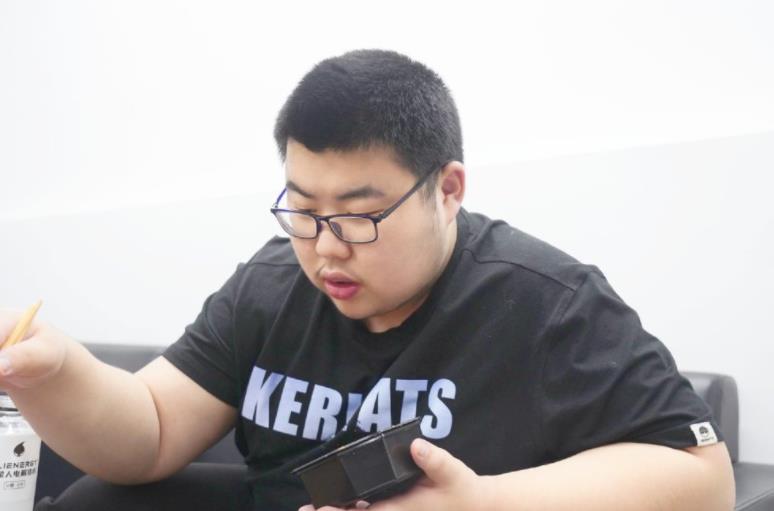 复星集团重庆狼队(狼队参观复星总部,林教练被打马赛克,小胖忙于减肥,刺痛染黄毛)