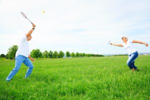 塑料羽毛球哪个牌子的好（羽毛球拍哪个牌子最好用，羽毛球拍最好的牌子排名）-华海博客